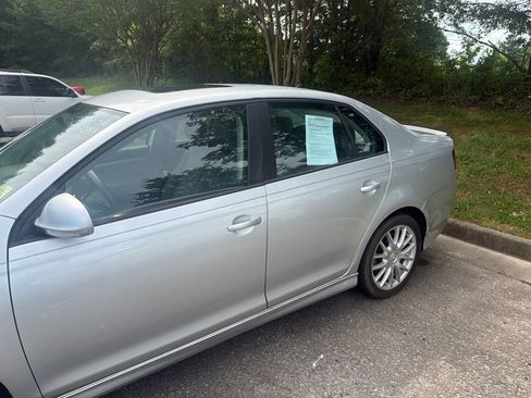 Used 2009 Volkswagen Jetta Wolfsburg Edition FWD image 3