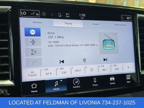 Used 2024 Chrysler Pacifica Touring-L FWD image 13