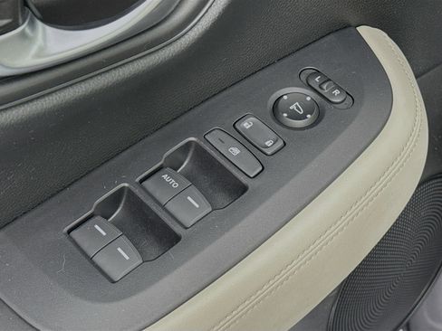 Certified 2024 Honda HR-V LX image 17