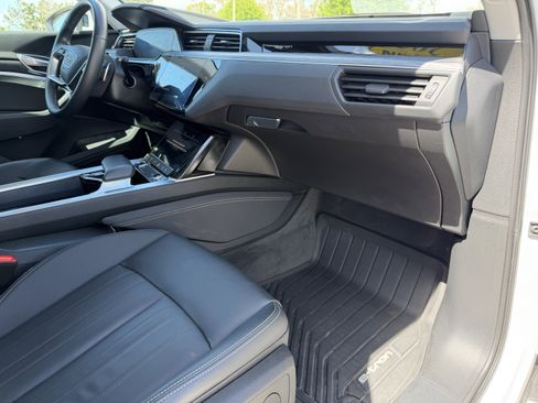 Used 2022 Audi e-tron Premium image 12