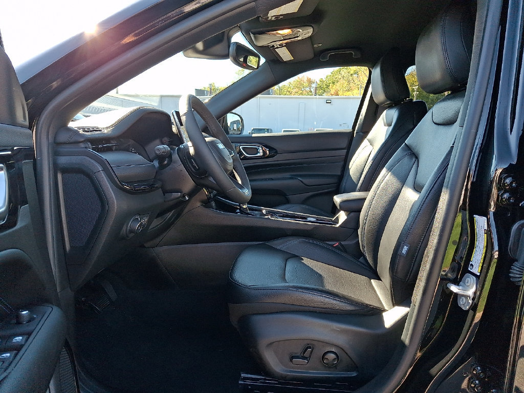 Certified 2026 Jeep Compass Limited AWD/4WD image 13