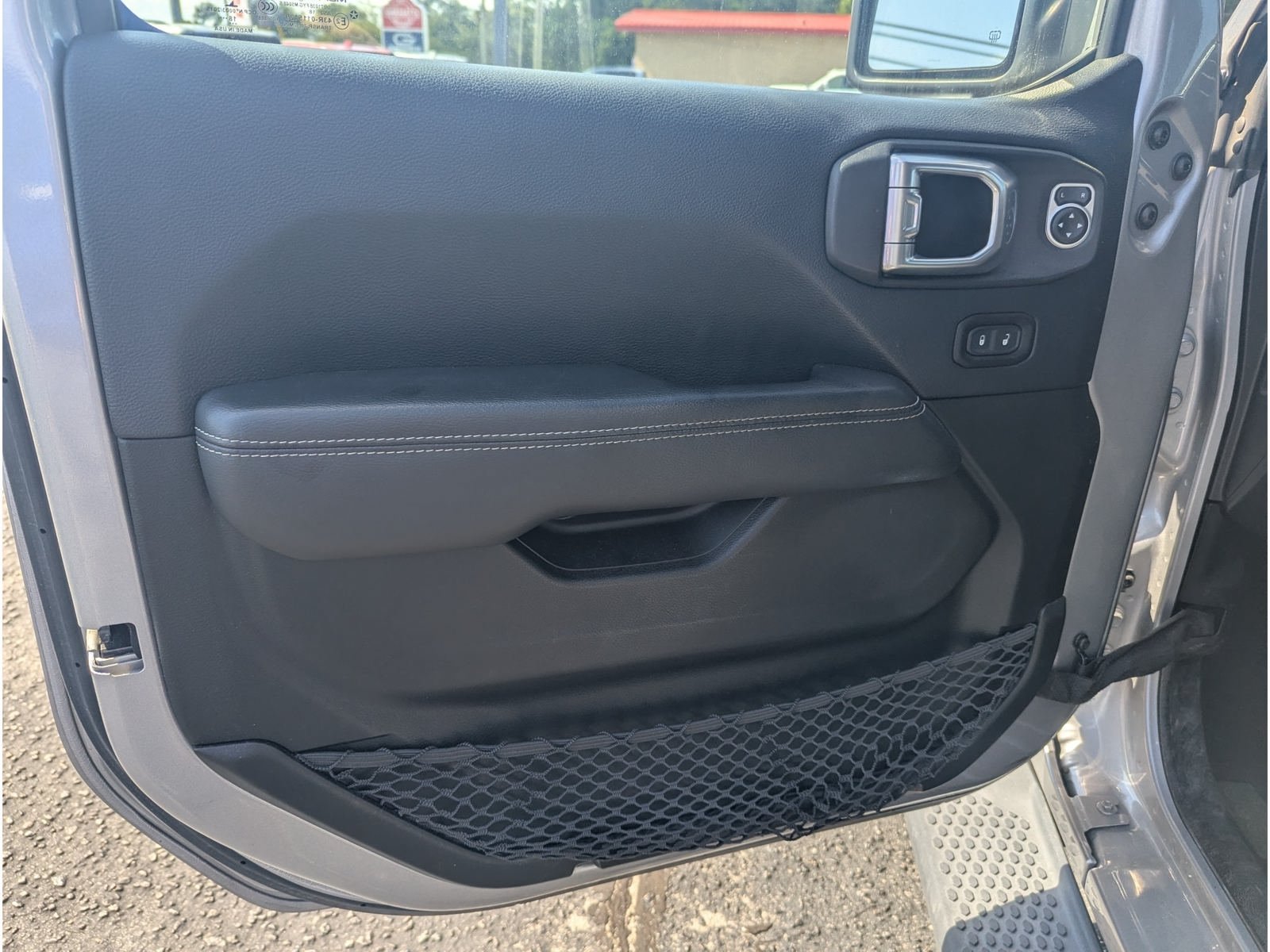 Used 2019 Jeep Wrangler Unlimited Sahara AWD/4WD image 15
