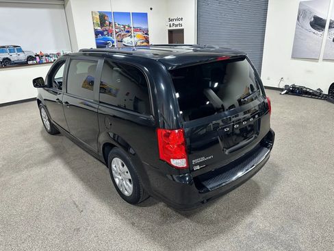 Used 2018 Dodge Grand Caravan SE w/ UConnect Hands-Free Group image 12