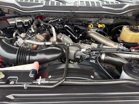 Used 2017 Ford F250 Lariat w/ Chrome Package image 32