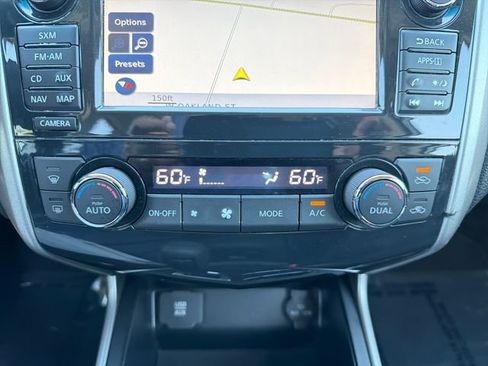 Used 2015 Nissan Altima 2.5 SV w/ Convenience Package FWD image 14