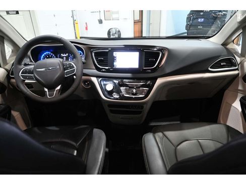 Used 2023 Chrysler Voyager LX FWD image 22