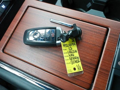 Used 2023 Lincoln Navigator Reserve image 31