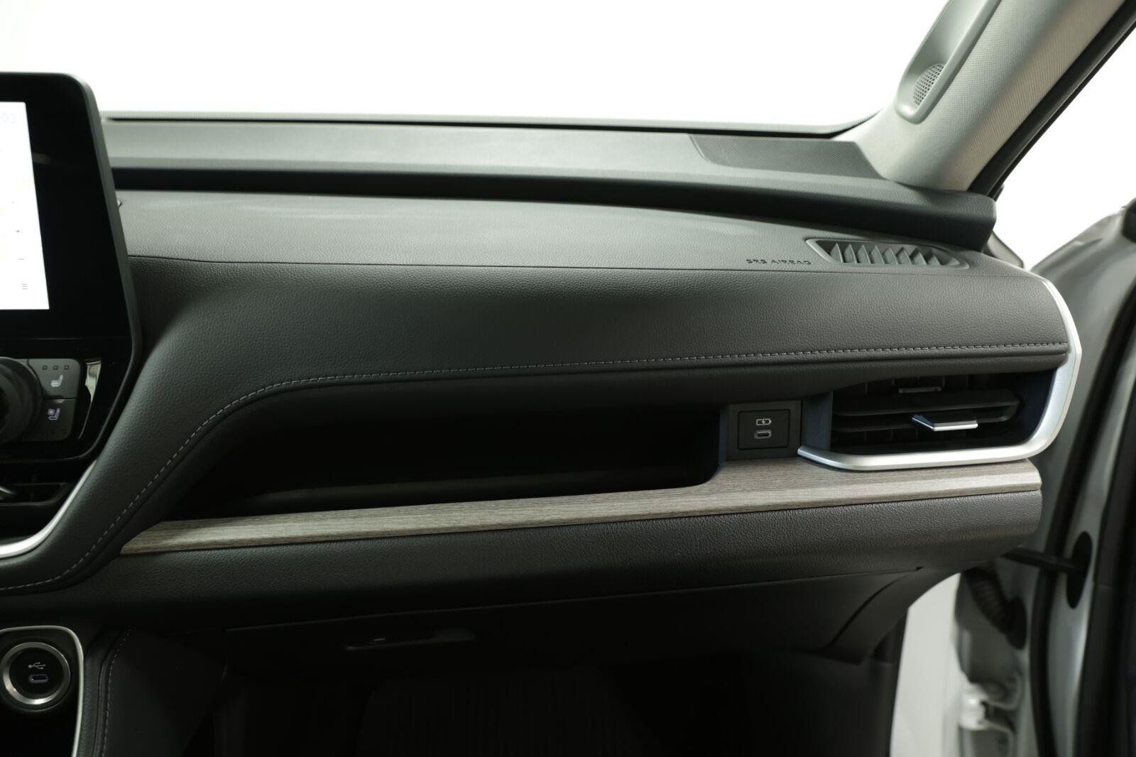 Used 2025 Toyota Grand Highlander AWD image 24