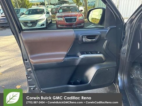 Used 2017 Toyota Tacoma Limited w/ Tow Package image 10