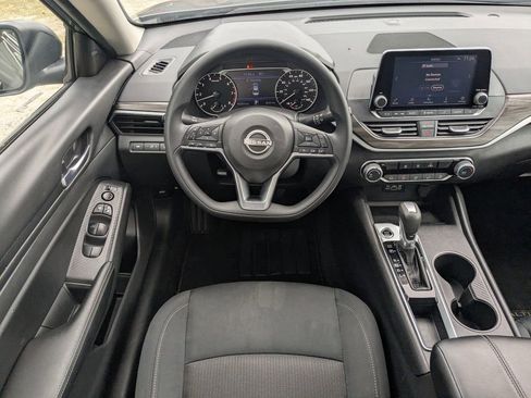 Used 2025 Nissan Altima 2.5 SV FWD image 13