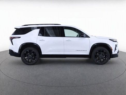 Used 2024 Chevrolet Traverse RS FWD image 2