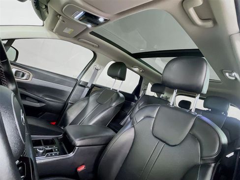 Used 2021 Kia Sorento EX w/ Panoramic Sunroof Package AWD/4WD image 12