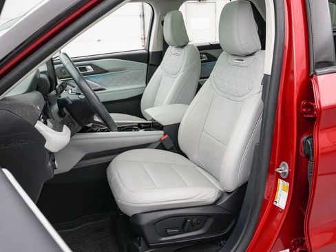 Certified 2025 Ford Explorer Platinum w/ Ultimate Package image 11