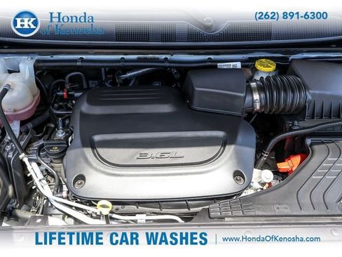Used 2024 Chrysler Pacifica Touring-L FWD image 26