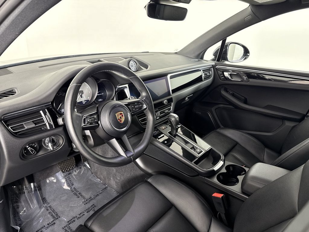 Certified 2024 Porsche Macan S AWD/4WD image 4