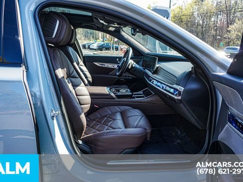 Used 2025 BMW 740i xDrive image 23