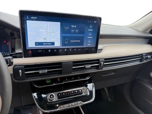 Used 2023 Lincoln Corsair Standard w/ Equipment Group 101A image 12