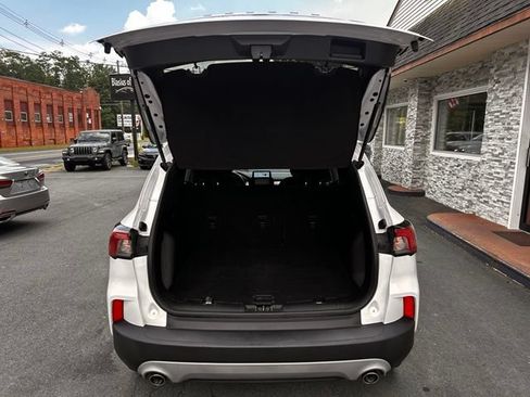 Used 2022 Ford Escape SE FWD image 19
