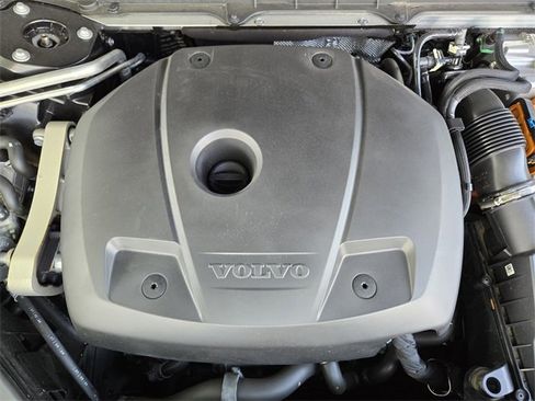 Certified 2025 Volvo XC90 T8 Plus w/ Protection Package Premier image 43