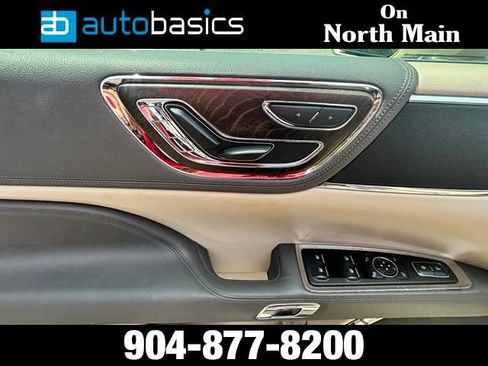 Used 2017 Lincoln Continental Select FWD image 33