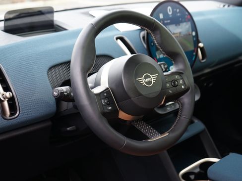 Used 2025 MINI Cooper Countryman S w/ Comfort Package Max image 14