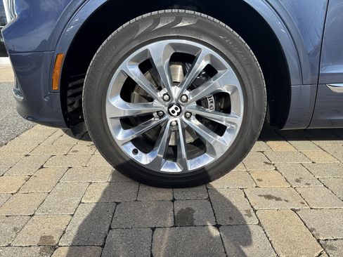 Used 2022 Bentley Bentayga V8 image 6