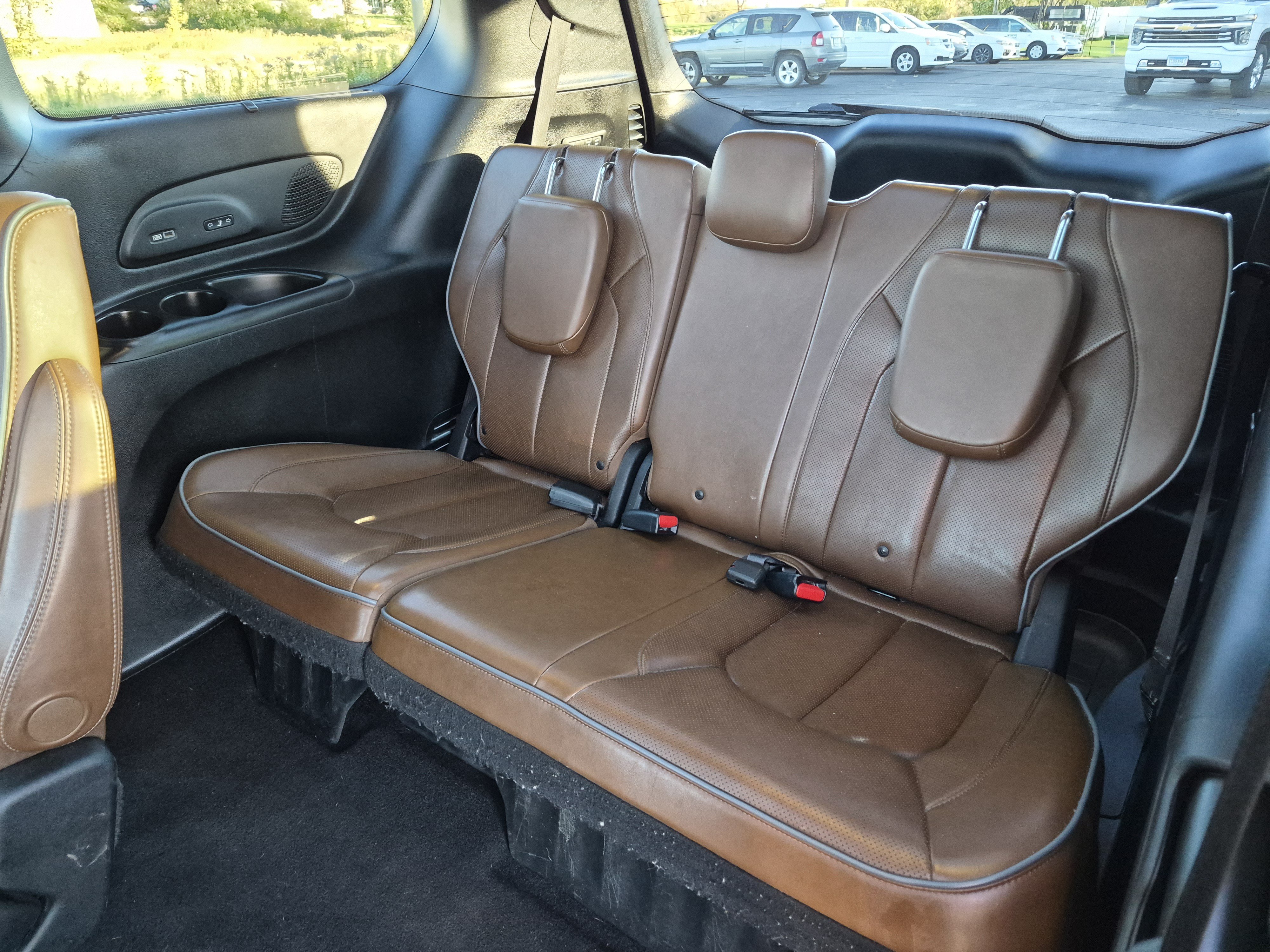 Used 2017 Chrysler Pacifica Limited FWD image 11