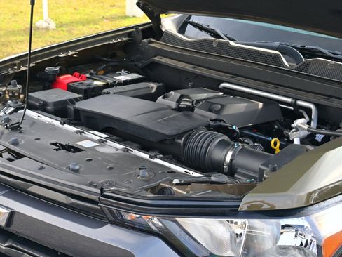 Used 2023 Chevrolet Colorado LT image 8