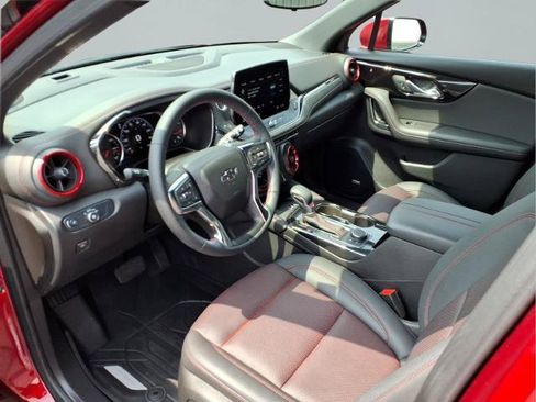 Used 2025 Chevrolet Blazer RS w/ Driver Confidence II Package FWD image 11