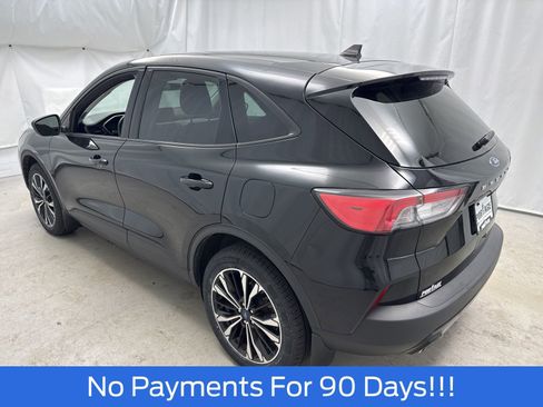 Certified 2022 Ford Escape SE w/ SE Sport Appearance Package image 5