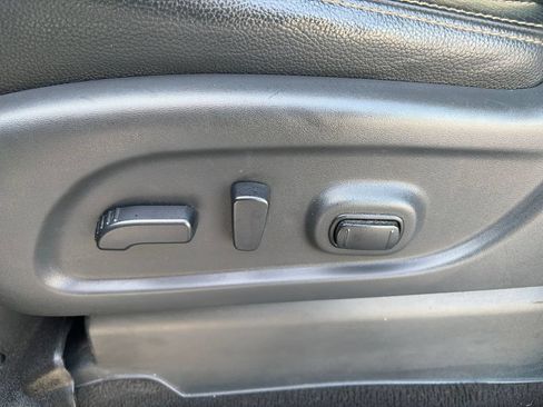 Used 2019 Nissan Titan SL w/ Midnight Edition AWD/4WD image 20