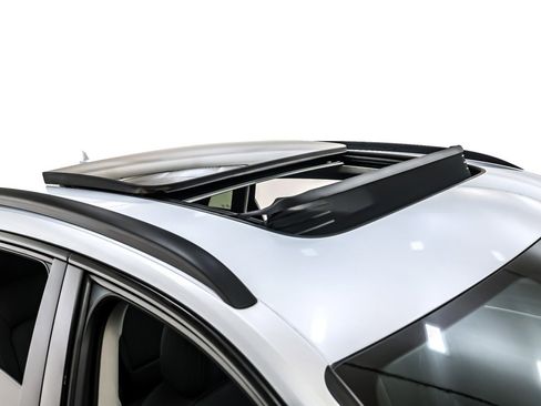 Used 2022 Audi e-tron Premium image 21