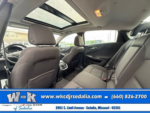Used 2018 Chevrolet Malibu LT FWD image 23