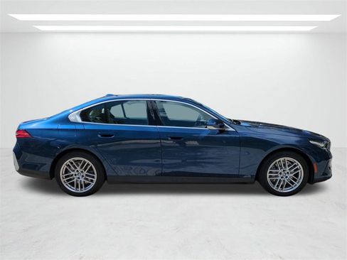 New 2025 BMW 530i image 3