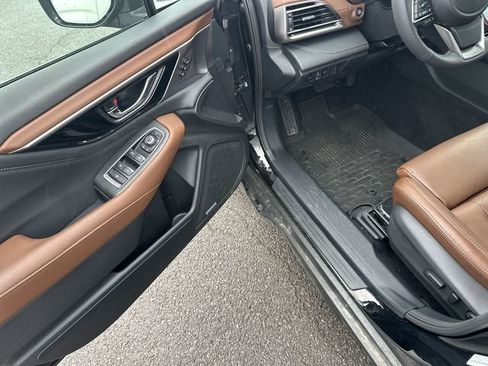 Used 2025 Subaru Outback Touring AWD/4WD image 11