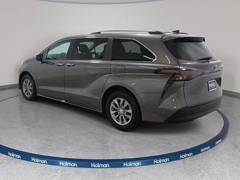 Certified 2024 Toyota Sienna XLE FWD image 7