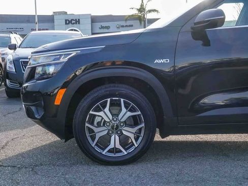 Certified 2022 Kia Seltos EX image 9