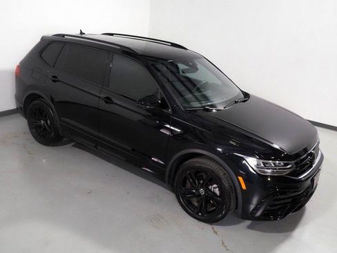 Used 2024 Volkswagen Tiguan SE R-Line w/ MDO Package, Three-Row image 12