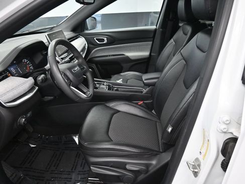 Used 2024 Jeep Compass Latitude AWD/4WD image 28