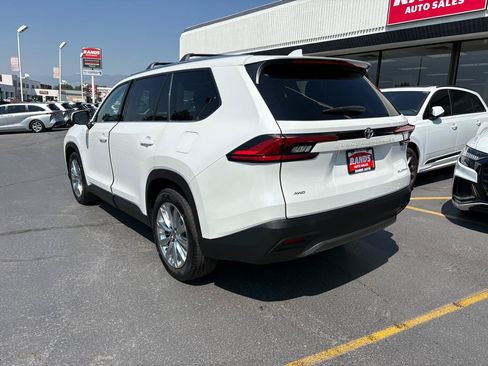 Used 2024 Toyota Grand Highlander AWD image 11