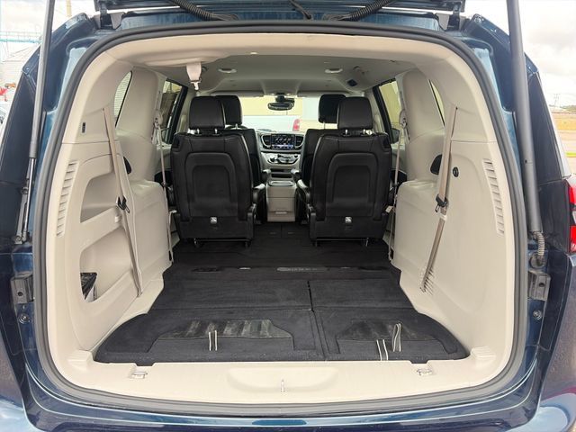 Used 2024 Chrysler Pacifica Touring-L FWD image 44