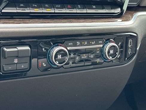 New 2026 GMC Sierra 1500 SLE w/ Preferred Package image 17