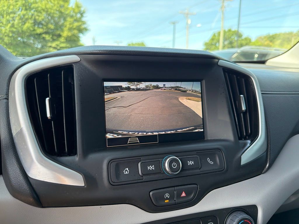Used 2024 GMC Terrain SLE FWD image 18