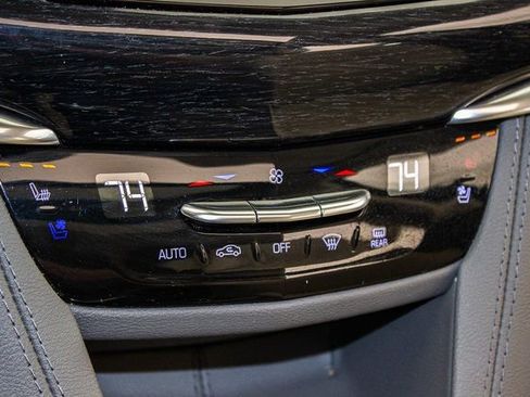 Used 2022 Cadillac XT6 Premium Luxury image 35