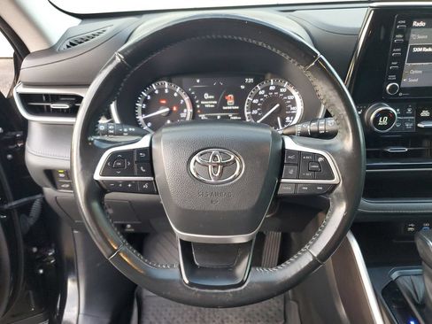 Used 2022 Toyota Highlander XLE AWD/4WD image 20