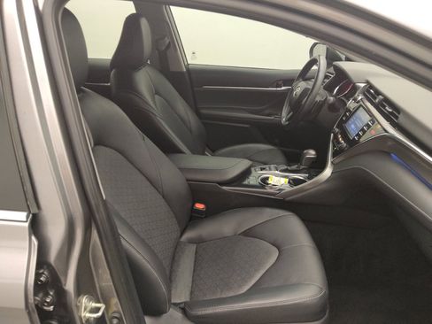 Used 2018 Toyota Camry XSE FWD image 21