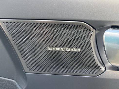 Certified 2025 Volvo XC40 B5 Ultra w/ Protection Package Premier image 35