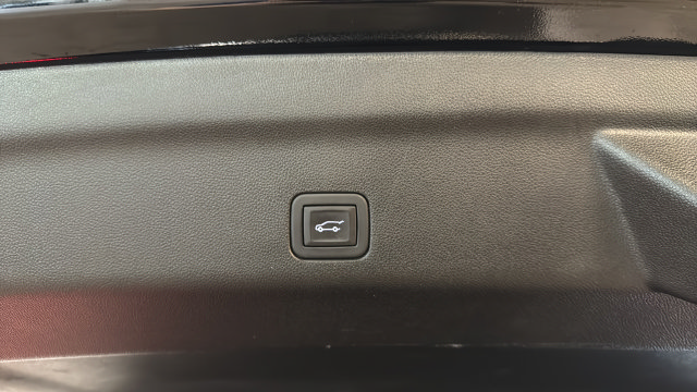 Used 2024 GMC Yukon Denali w/ Denali Reserve Package AWD/4WD image 40