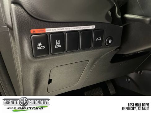 Used 2022 Mitsubishi Outlander SEL AWD/4WD image 19