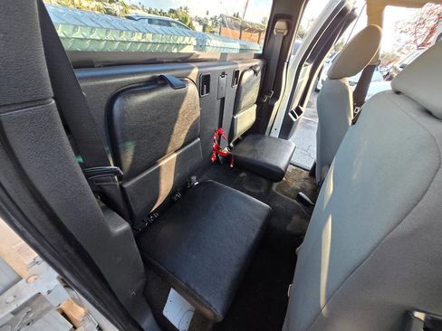 Used 2010 Dodge Dakota ST w/ Extra Security Group image 34